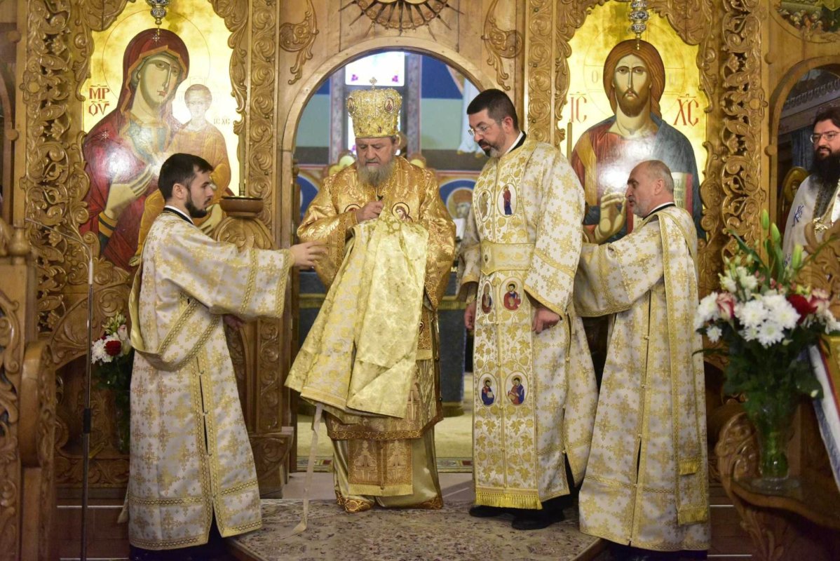 Binecuvântare arhierească pentru brașoveni în Duminica dinaintea Crăciunului 238257