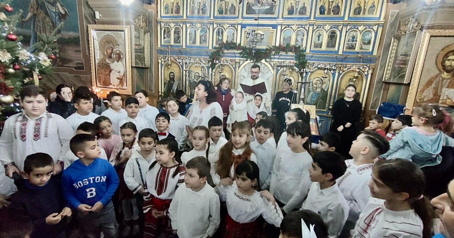 Glasuri de colindători în biserica Parohiei Mehedinţa 238380