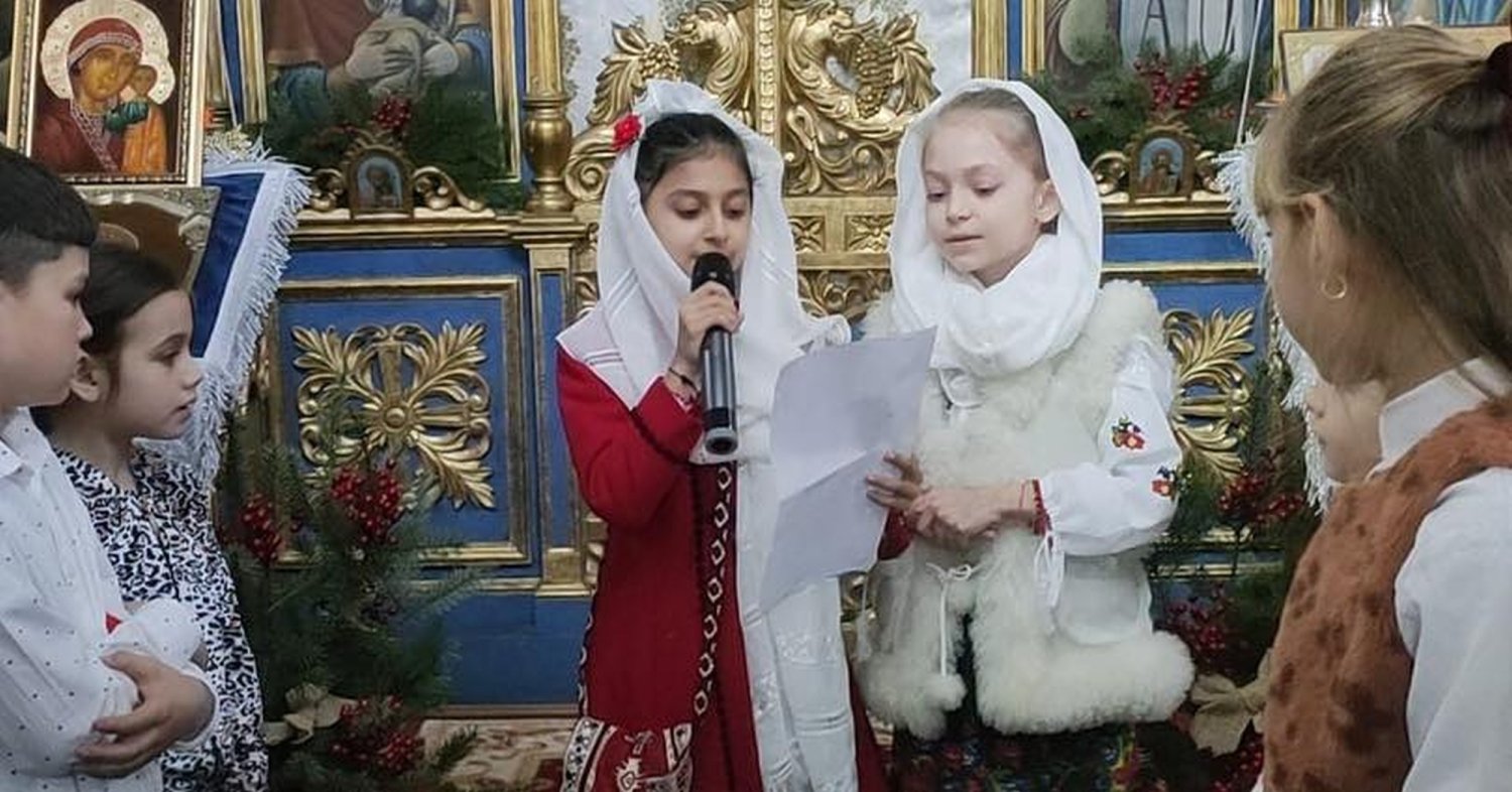 Glasuri de colindători în biserica Parohiei Mehedinţa 238381