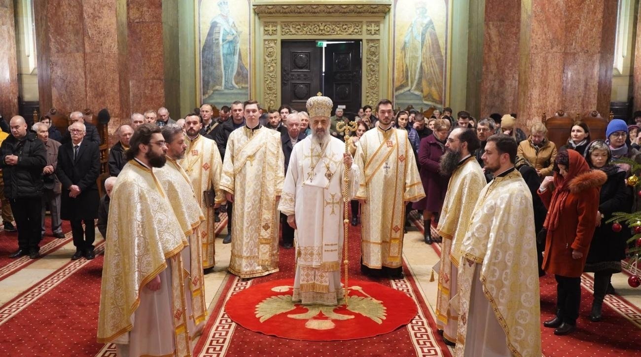 Liturghie arhierească la Catedrala Arhiepiscopală din Alba Iulia 238275