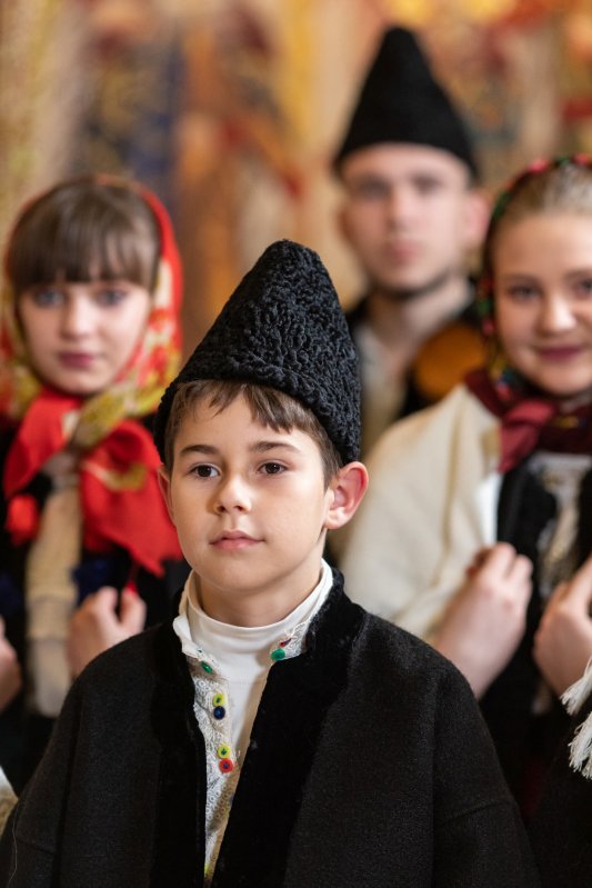 Primii colindători au sosit la Patriarhul României 238413