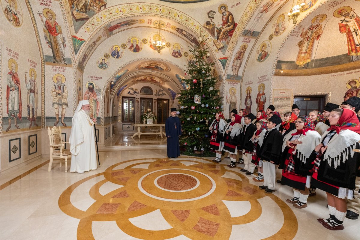 Primii colindători au sosit la Patriarhul României 238419