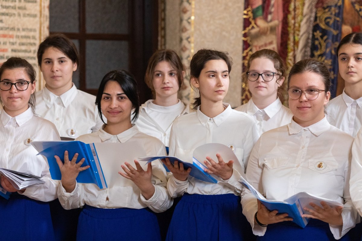 Primii colindători au sosit la Patriarhul României 238428