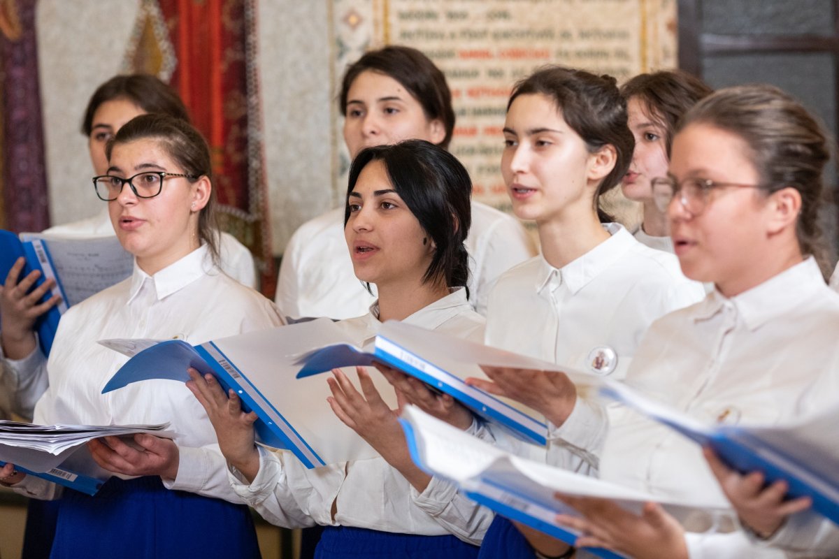 Primii colindători au sosit la Patriarhul României 238430