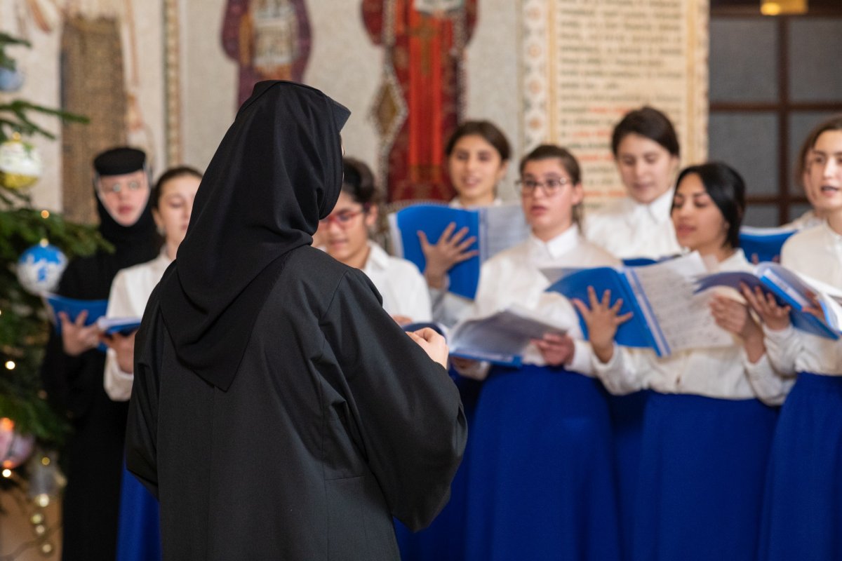 Primii colindători au sosit la Patriarhul României 238431