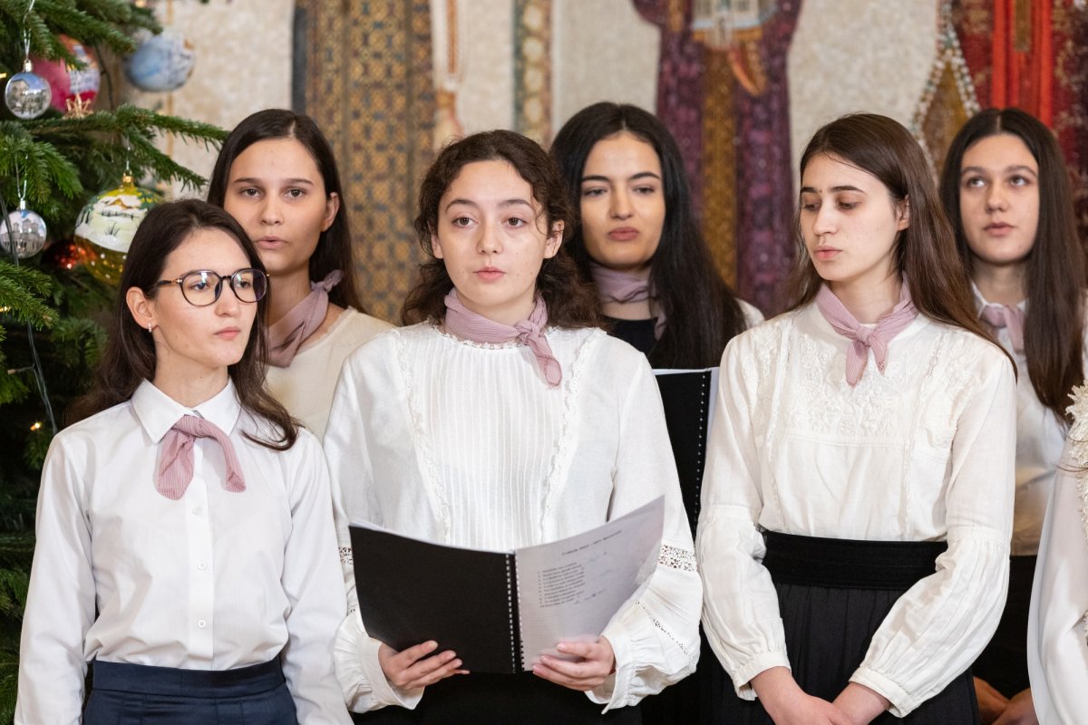 Primii colindători au sosit la Patriarhul României 238437