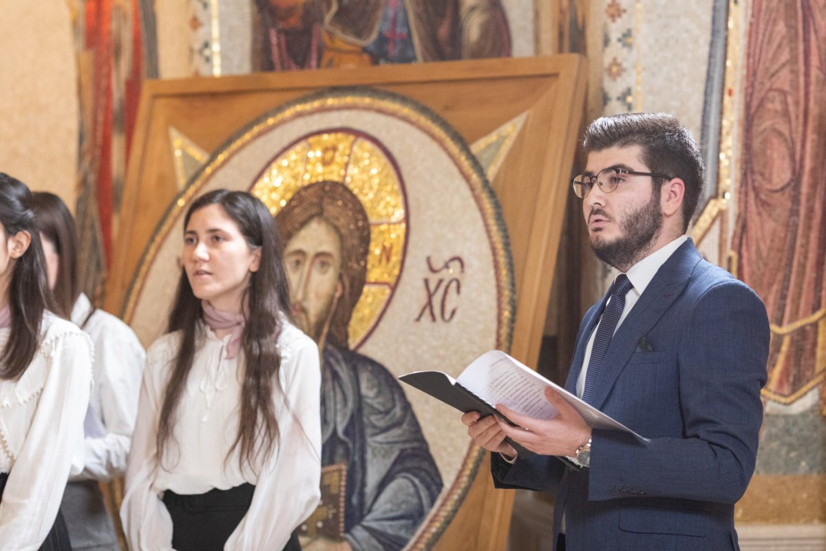 Primii colindători au sosit la Patriarhul României 238438