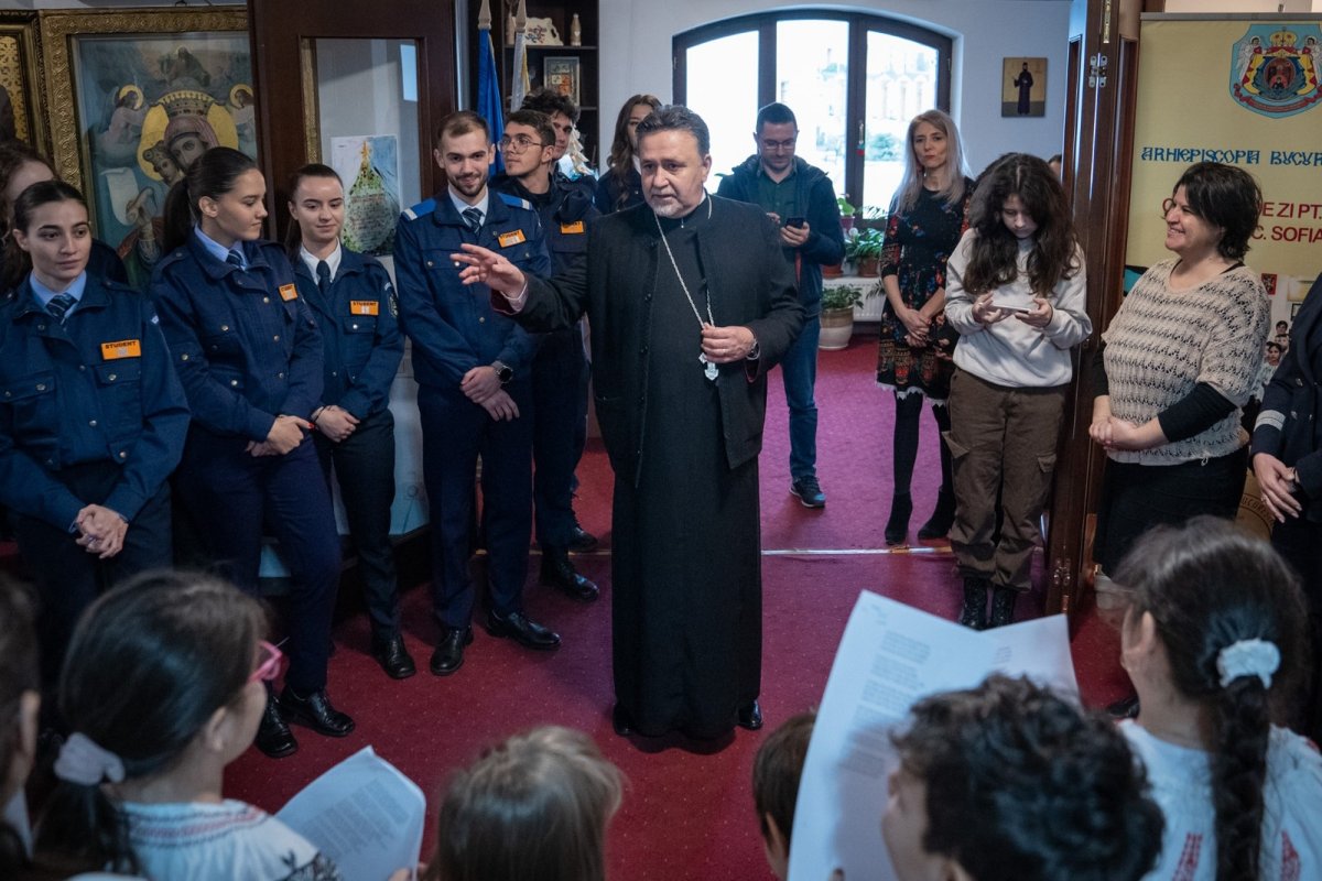 Reprezentanţi ai Ministerului Afacerilor Interne au adus daruri în mijlocul copiilor 238378