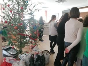 Daruri ale elevilor pentru pacienţii Centrului „Sfântul Nectarie” din Bucureşti 238533