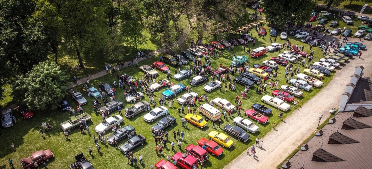 Fascinanta artă a mașinilor istorice 238382