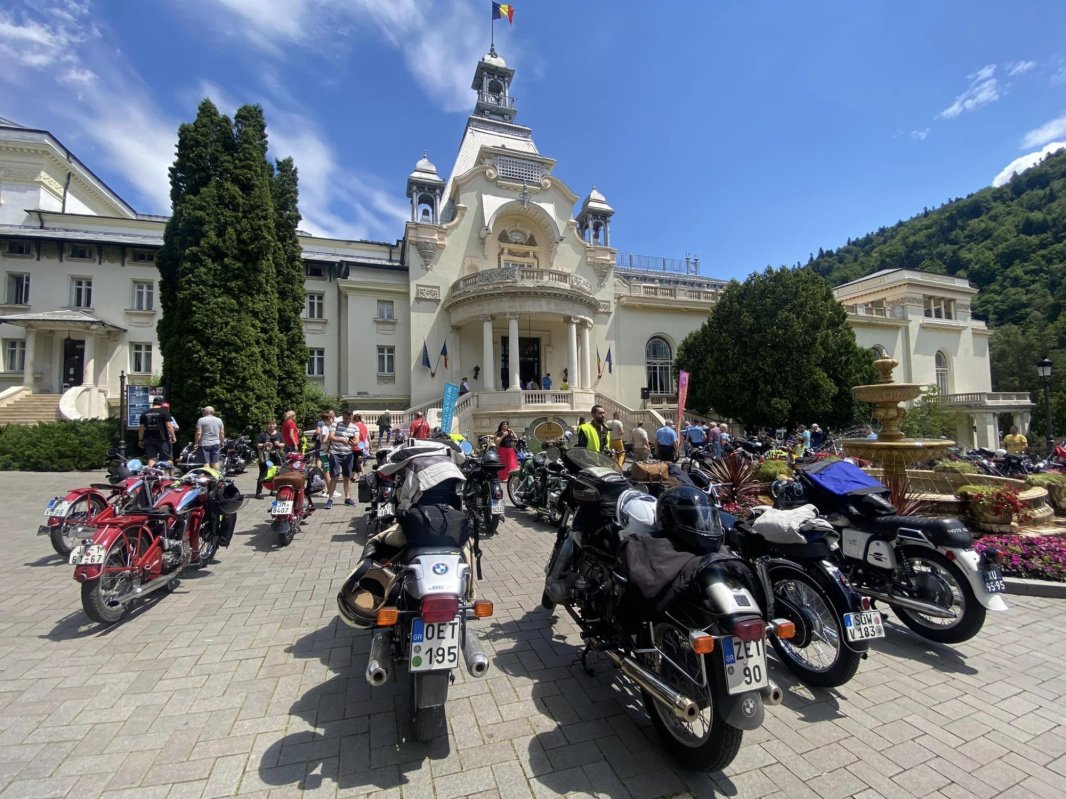 Fascinanta artă a mașinilor istorice 238383