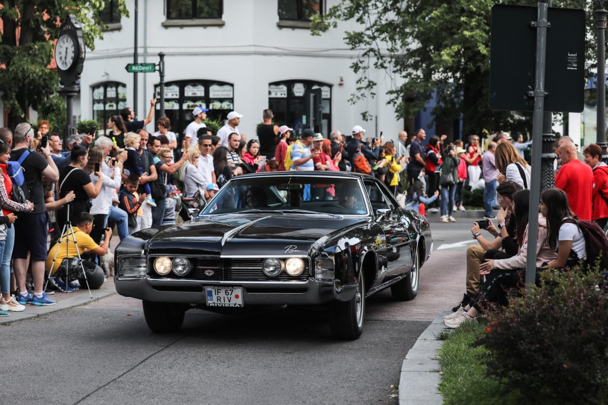 Fascinanta artă a mașinilor istorice 238387