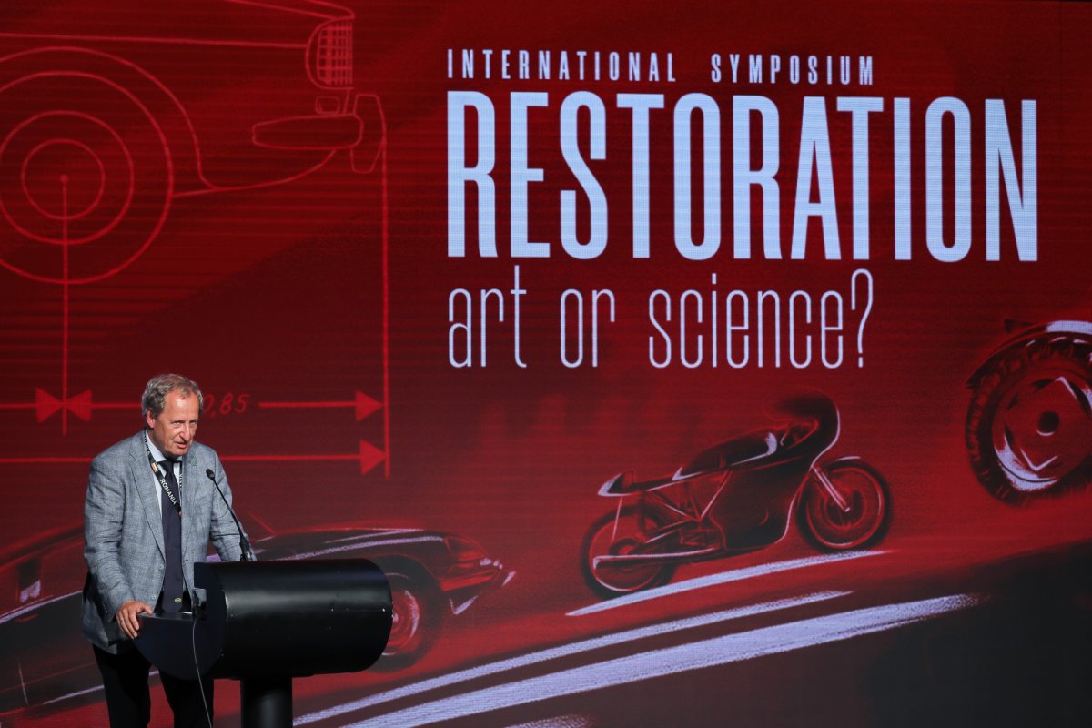 Fascinanta artă a mașinilor istorice 238394