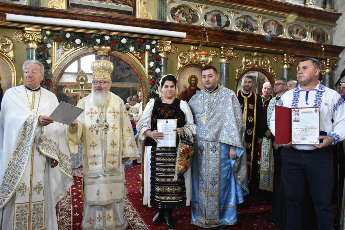 Liturghie arhierească și sfințirea noii case parohiale din Salva 238497