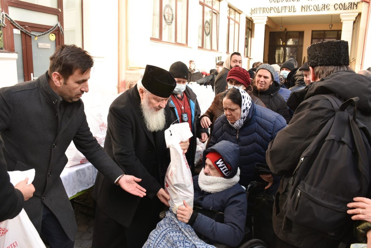 750 de pachete de Crăciun pentru persoane nevoiașe din Eparhia Vadului, Feleacului și Clujului 238694