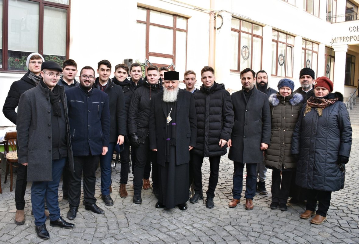 750 de pachete de Crăciun pentru persoane nevoiașe din Eparhia Vadului, Feleacului și Clujului 238698