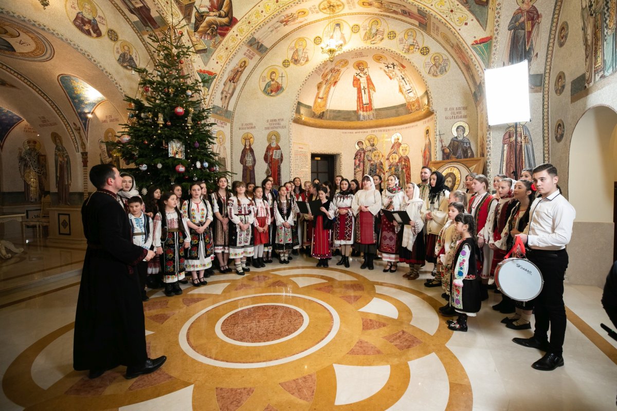Naşterea Domnului vestită prin colinde la Reşedinţa Patriarhală 238877