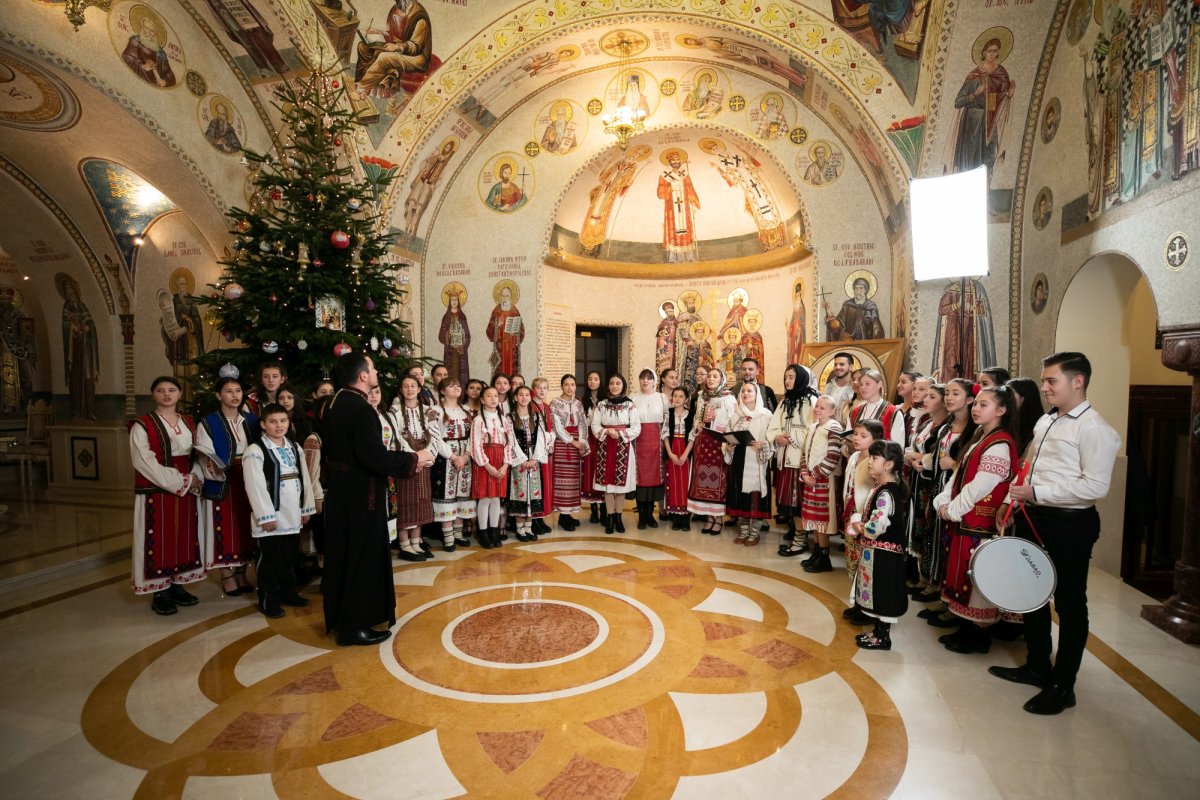 Naşterea Domnului vestită prin colinde la Reşedinţa Patriarhală 238884