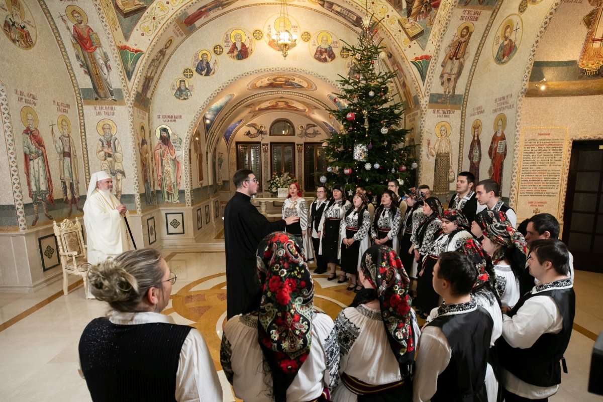 Naşterea Domnului vestită prin colinde la Reşedinţa Patriarhală 238905