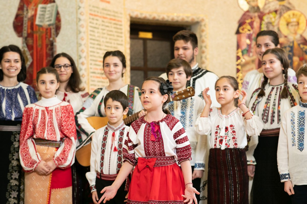 Naşterea Domnului vestită prin colinde la Reşedinţa Patriarhală 238907