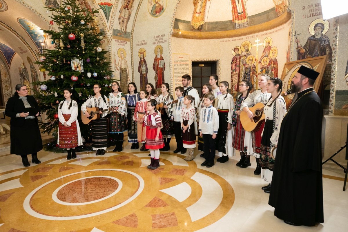 Naşterea Domnului vestită prin colinde la Reşedinţa Patriarhală 238911