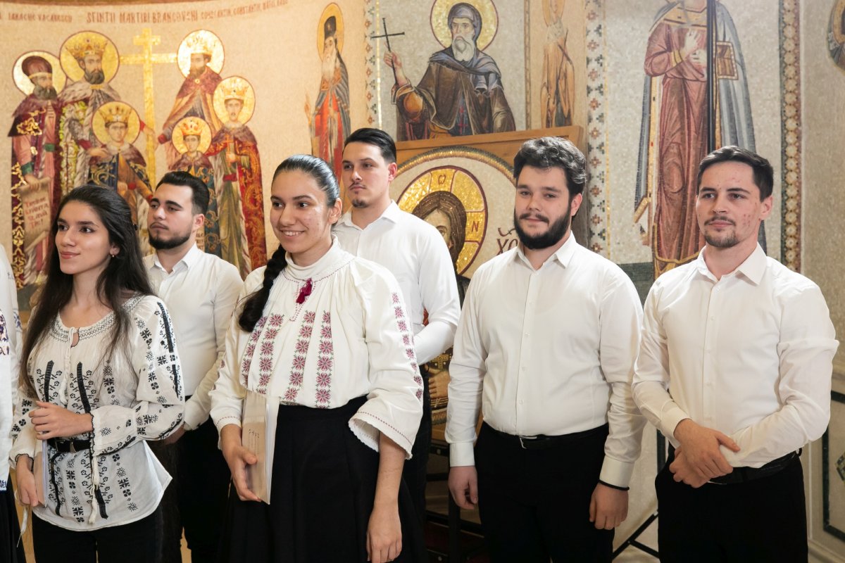 Naşterea Domnului vestită prin colinde la Reşedinţa Patriarhală 238931