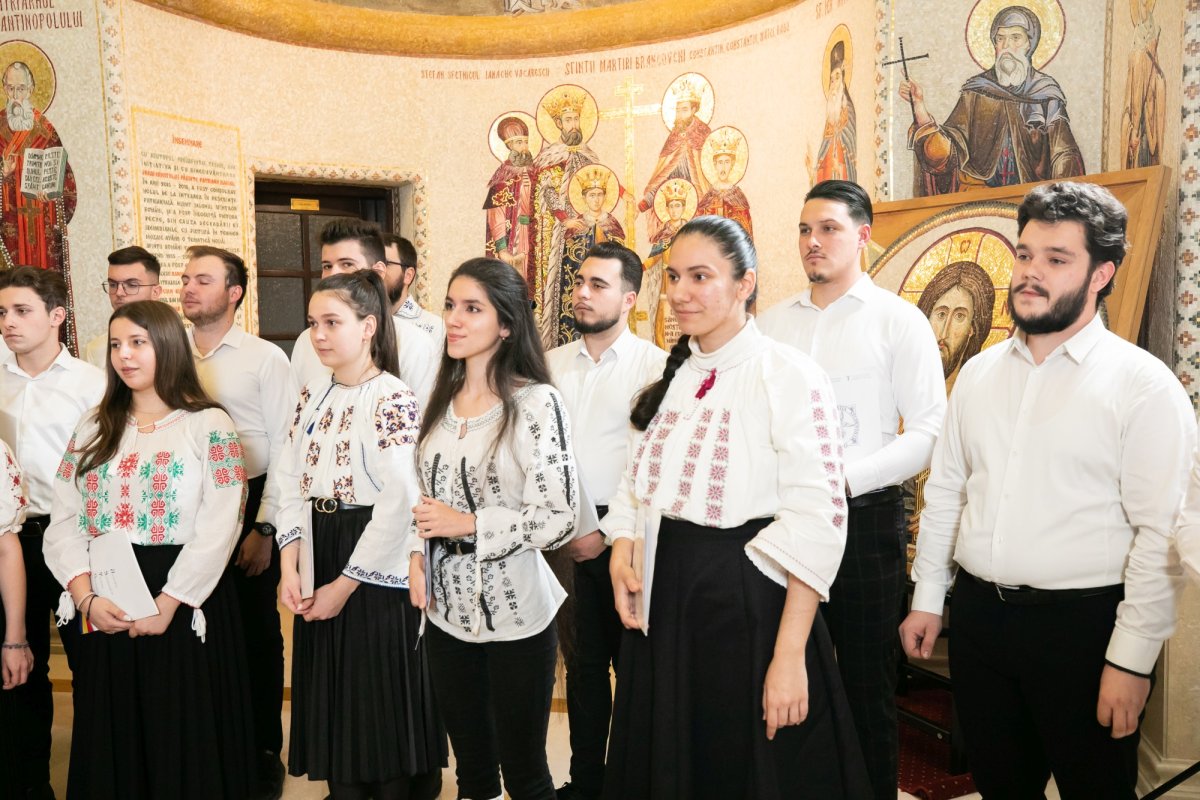 Naşterea Domnului vestită prin colinde la Reşedinţa Patriarhală 238932