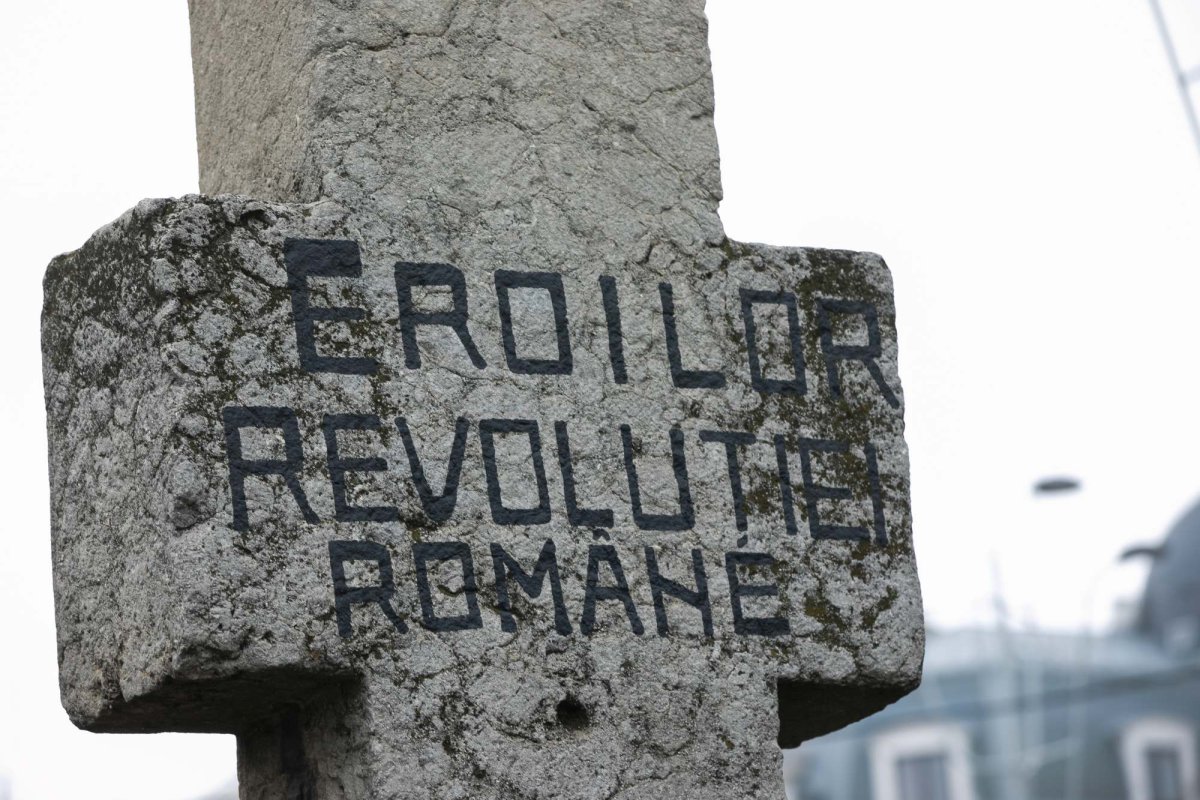 Popas de rugăciune și pomenire în Piața Universității 238763