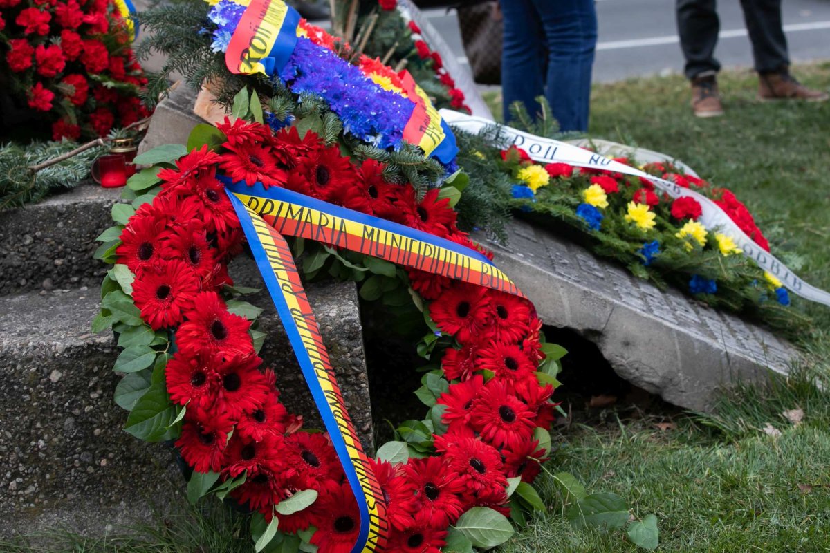 Popas de rugăciune și pomenire în Piața Universității 238765