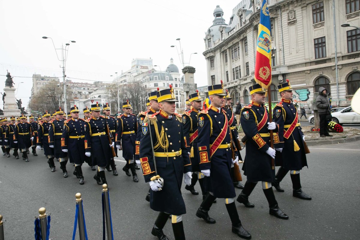 Popas de rugăciune și pomenire în Piața Universității 238770