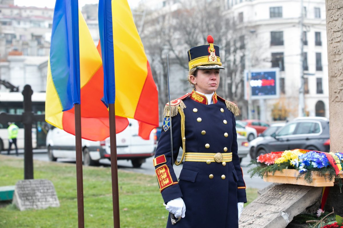 Popas de rugăciune și pomenire în Piața Universității 238775