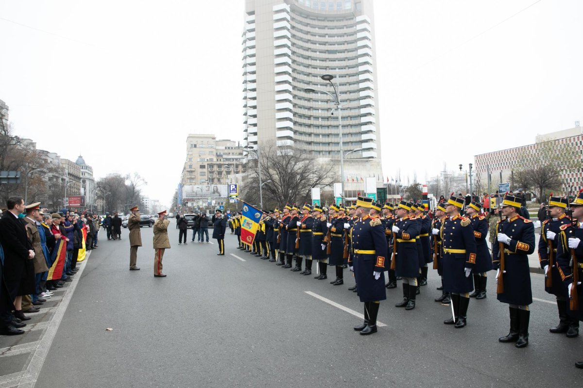 Popas de rugăciune și pomenire în Piața Universității 238778