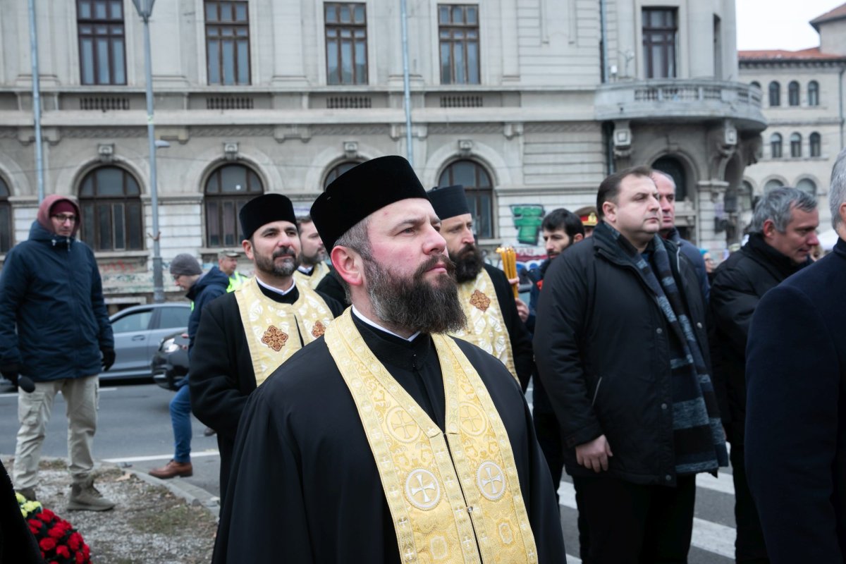 Popas de rugăciune și pomenire în Piața Universității 238779