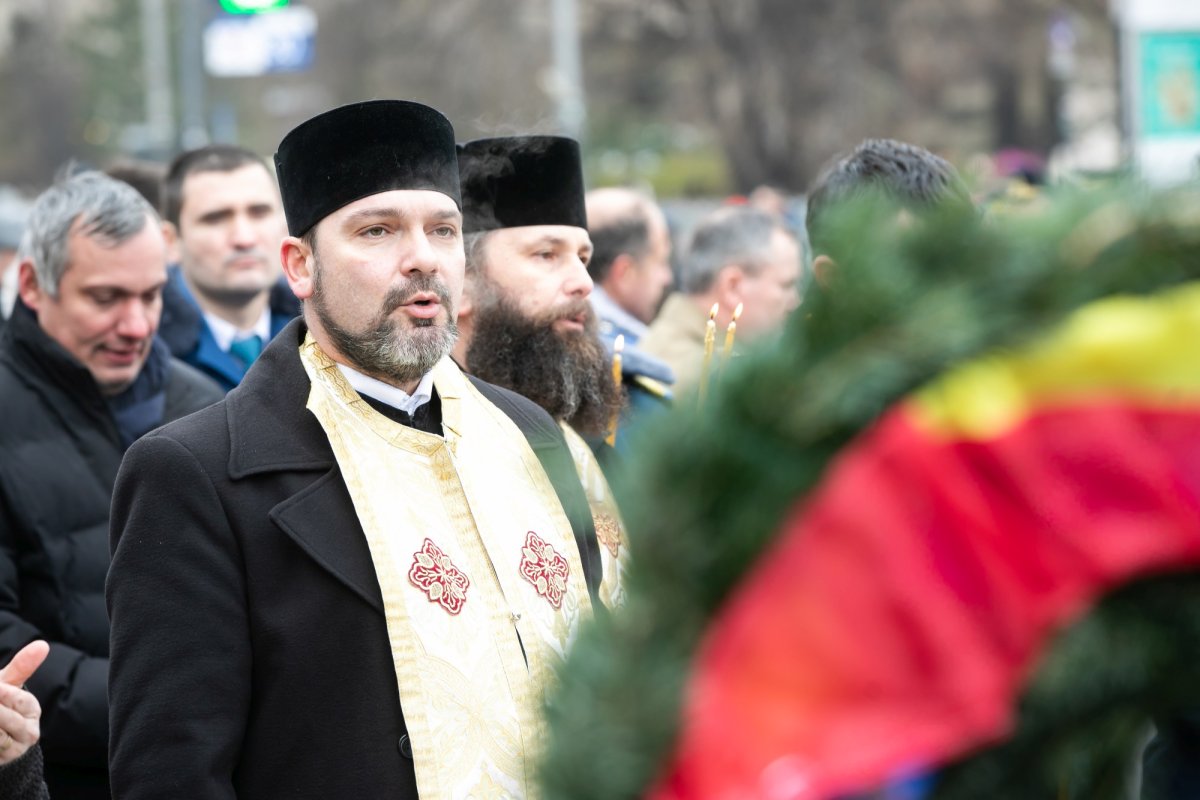 Popas de rugăciune și pomenire în Piața Universității 238784