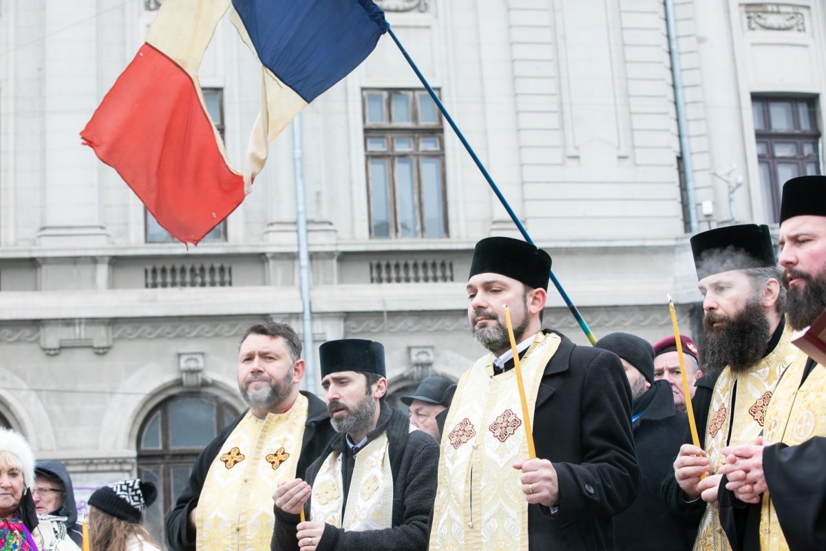 Popas de rugăciune și pomenire în Piața Universității 238789