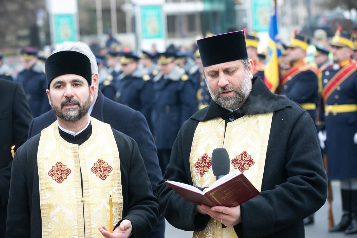 Popas de rugăciune și pomenire în Piața Universității 238793