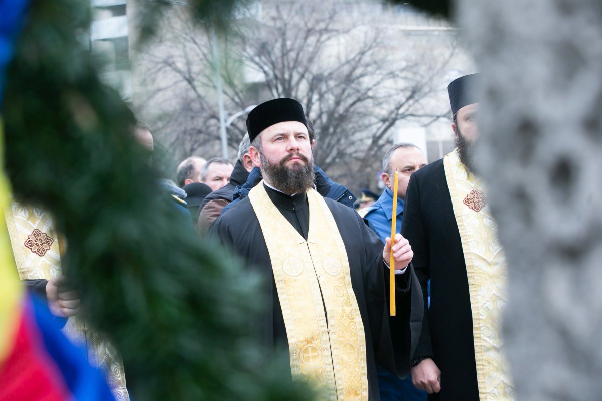 Popas de rugăciune și pomenire în Piața Universității 238796