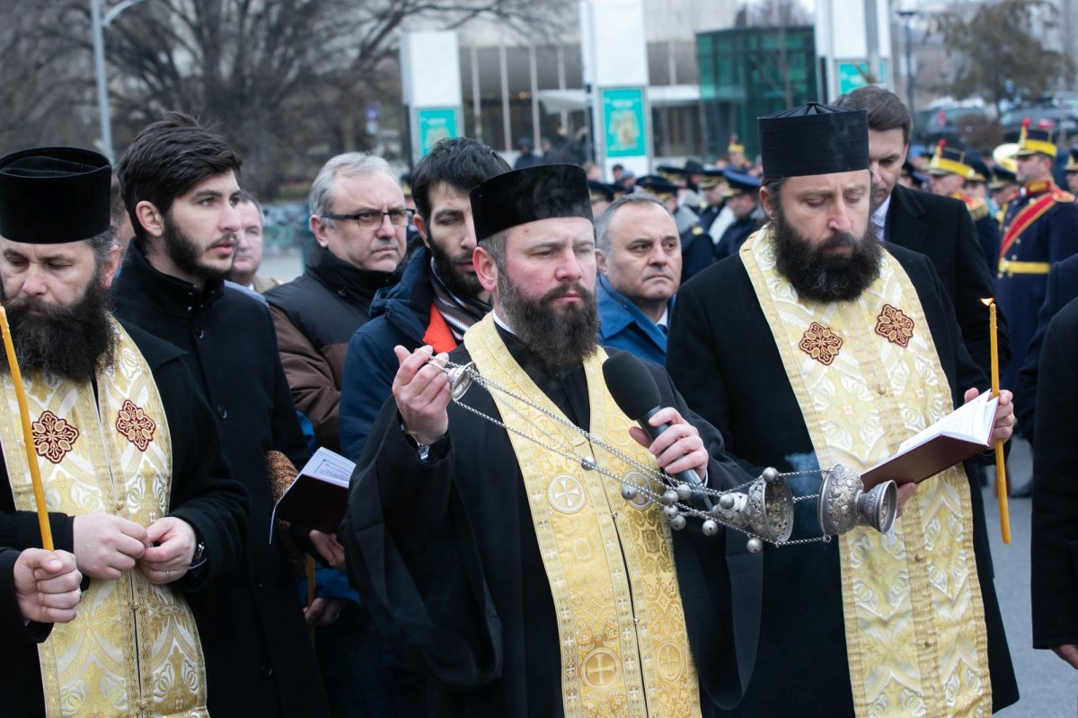 Popas de rugăciune și pomenire în Piața Universității 238798