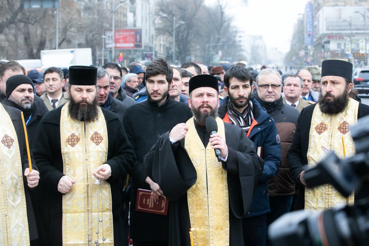 Popas de rugăciune și pomenire în Piața Universității 238800