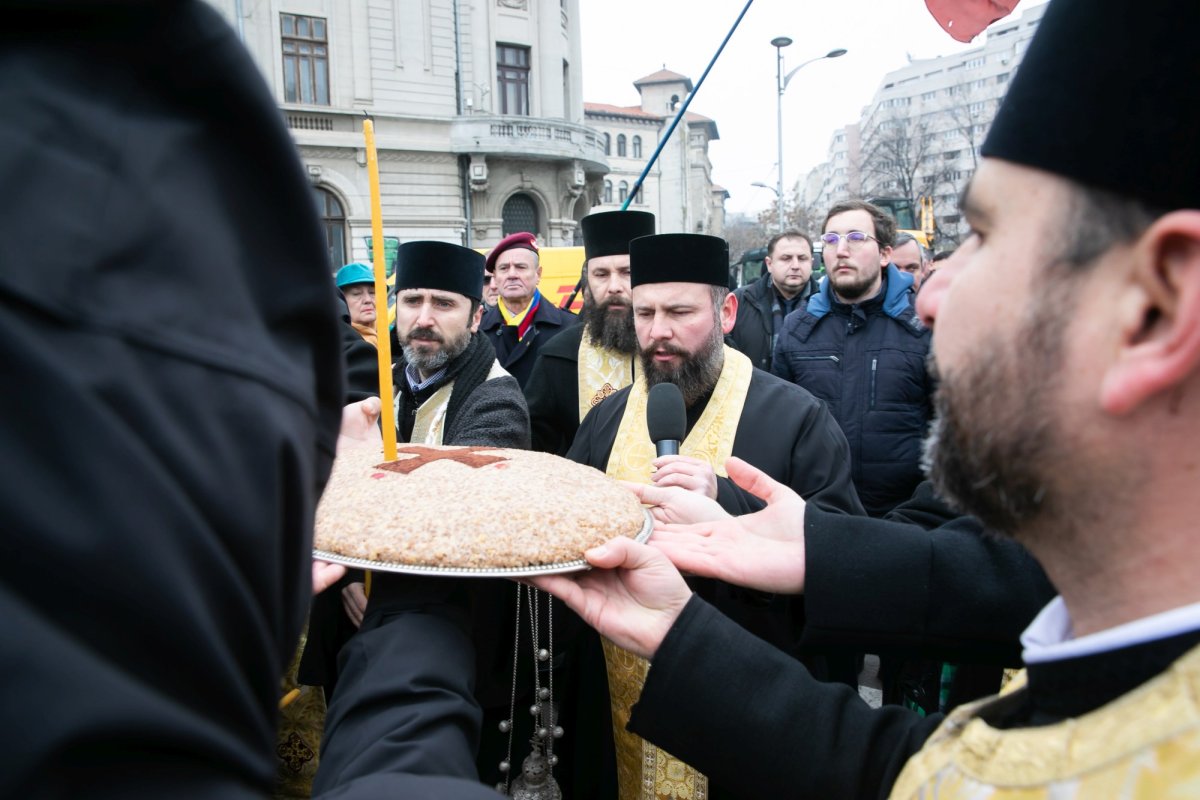 Popas de rugăciune și pomenire în Piața Universității 238803