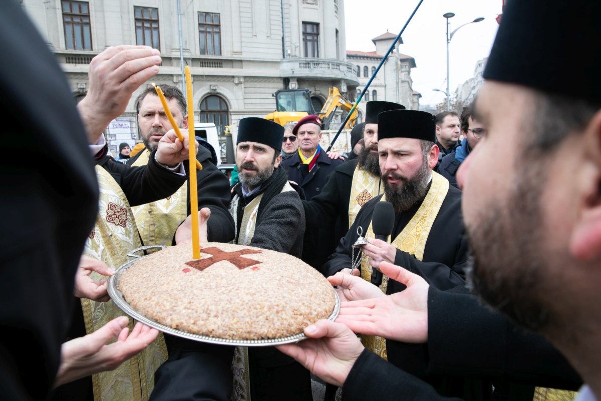Popas de rugăciune și pomenire în Piața Universității 238804