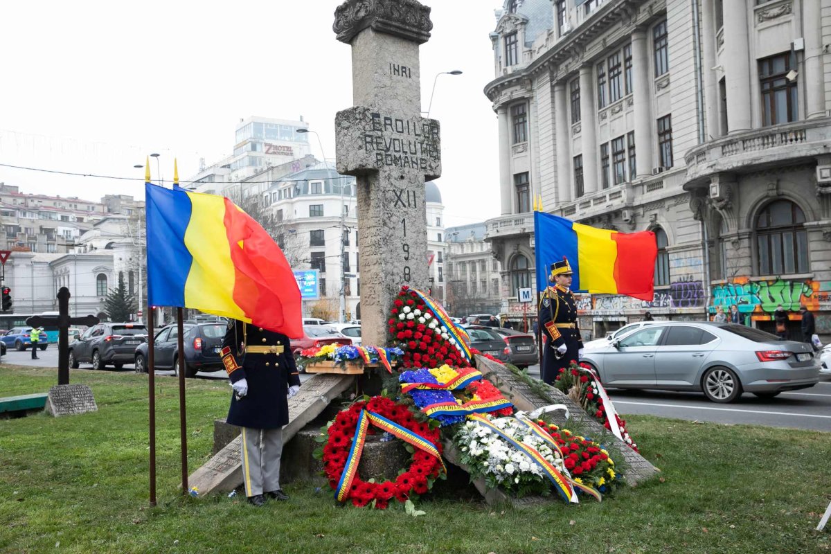 Popas de rugăciune și pomenire în Piața Universității 238806