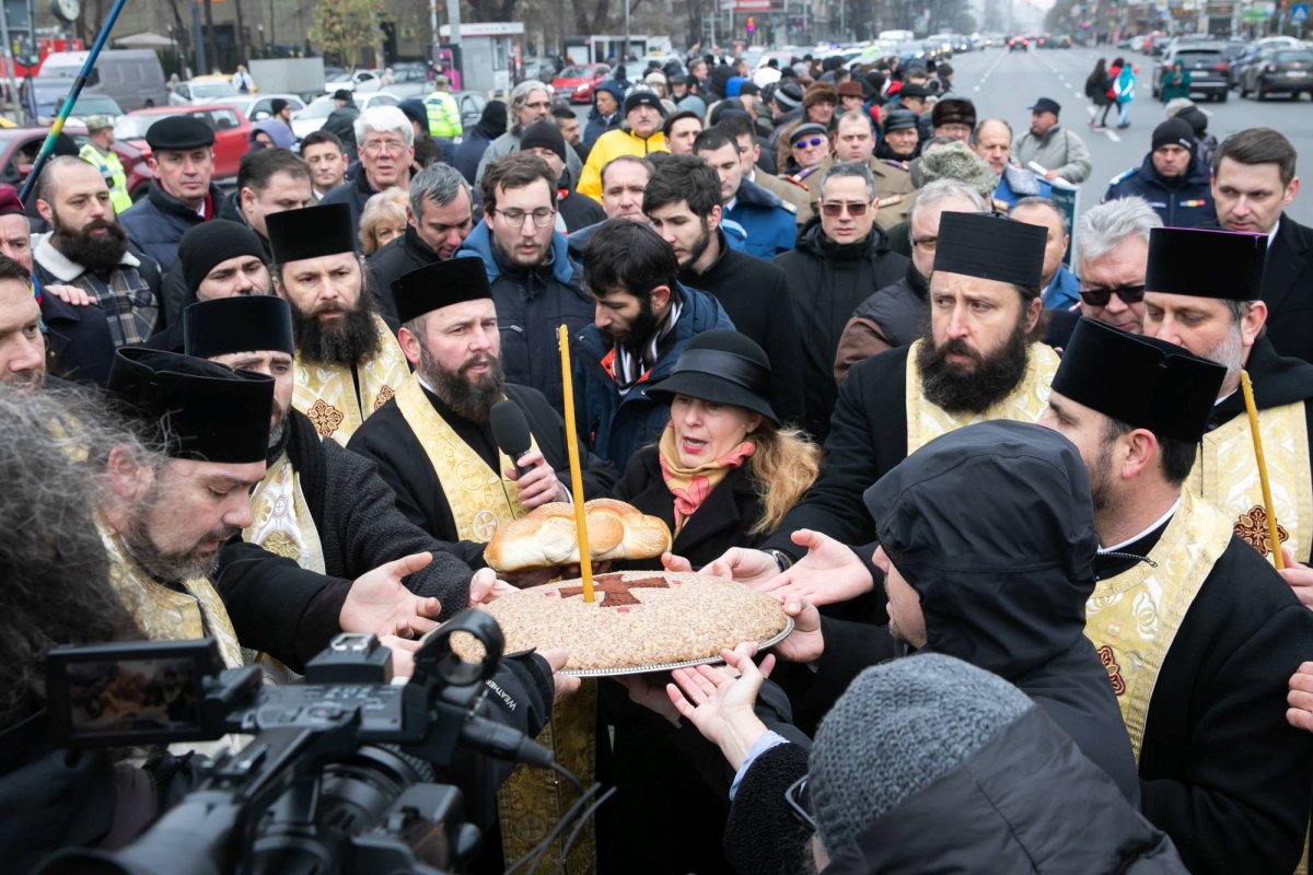 Popas de rugăciune și pomenire în Piața Universității 238807