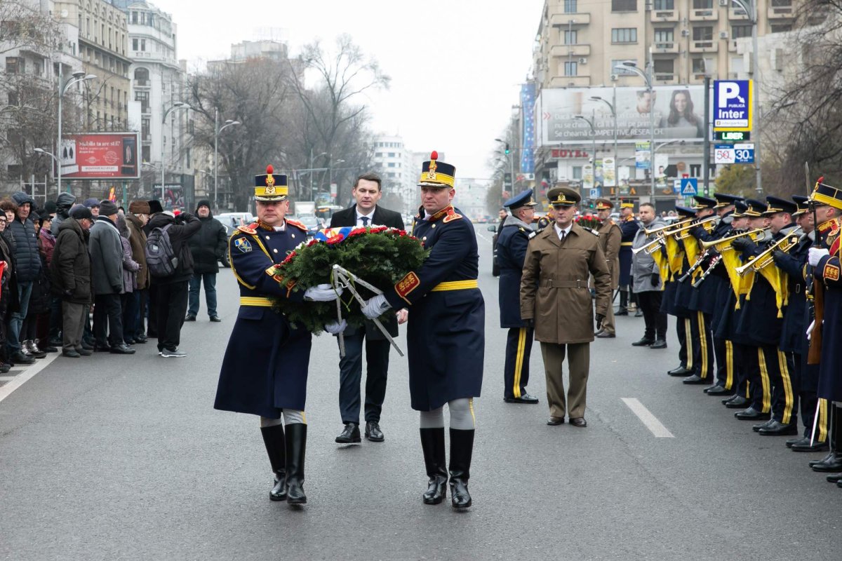 Popas de rugăciune și pomenire în Piața Universității 238809
