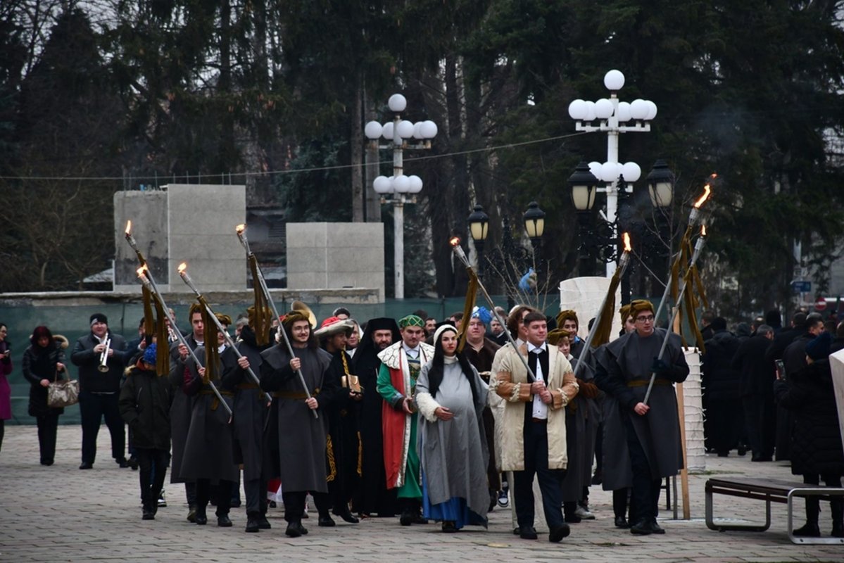 Tradiționalul „Alai al colindătorilor” la Caransebeș 238810