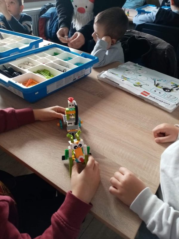 Activități de robotică pentru copii în orașul Victoria, județul Brașov 238952