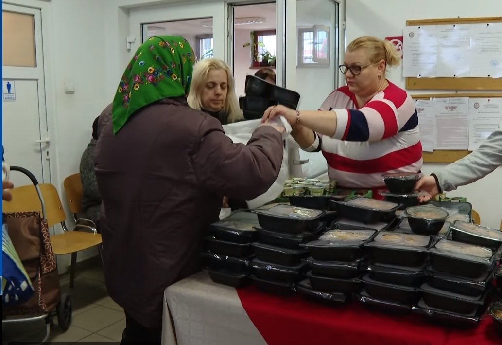 Daruri pentru beneficiarii Cantinei „Sfânta Ana” din București 239065