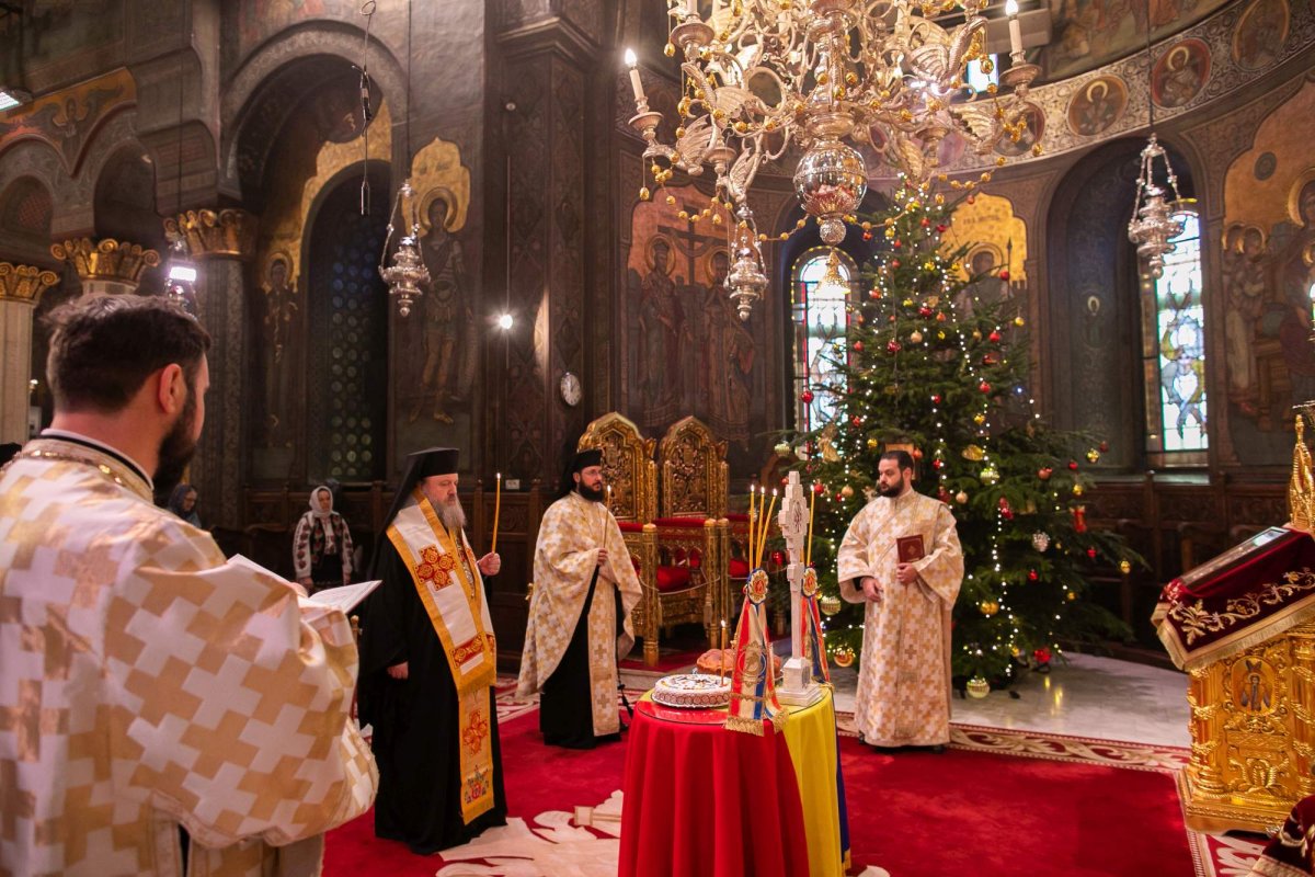 Parastas pentru eroii Revoluţiei române la Catedrala Patriarhală 238982