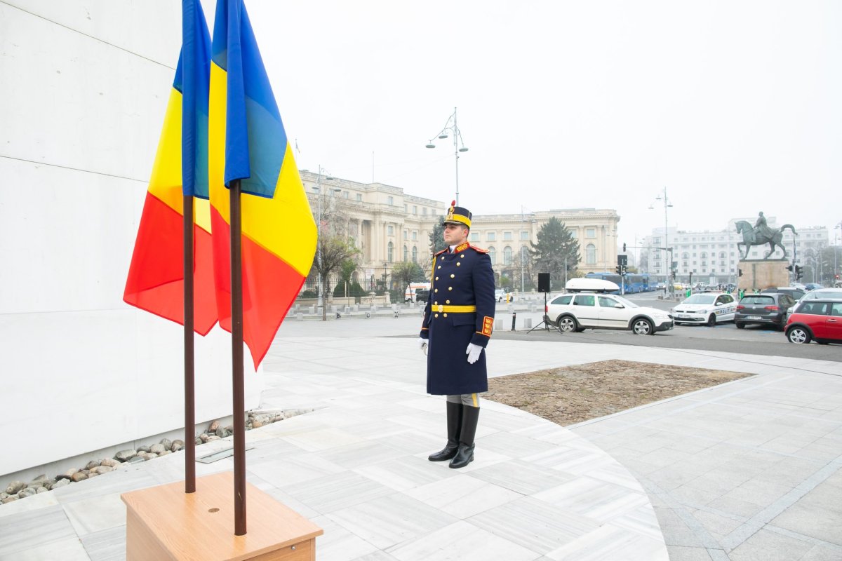 Popasuri de pomenire pentru eroii Revoluției în Capitală 238999