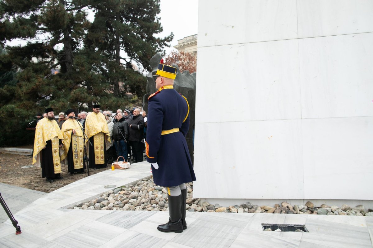 Popasuri de pomenire pentru eroii Revoluției în Capitală 239000